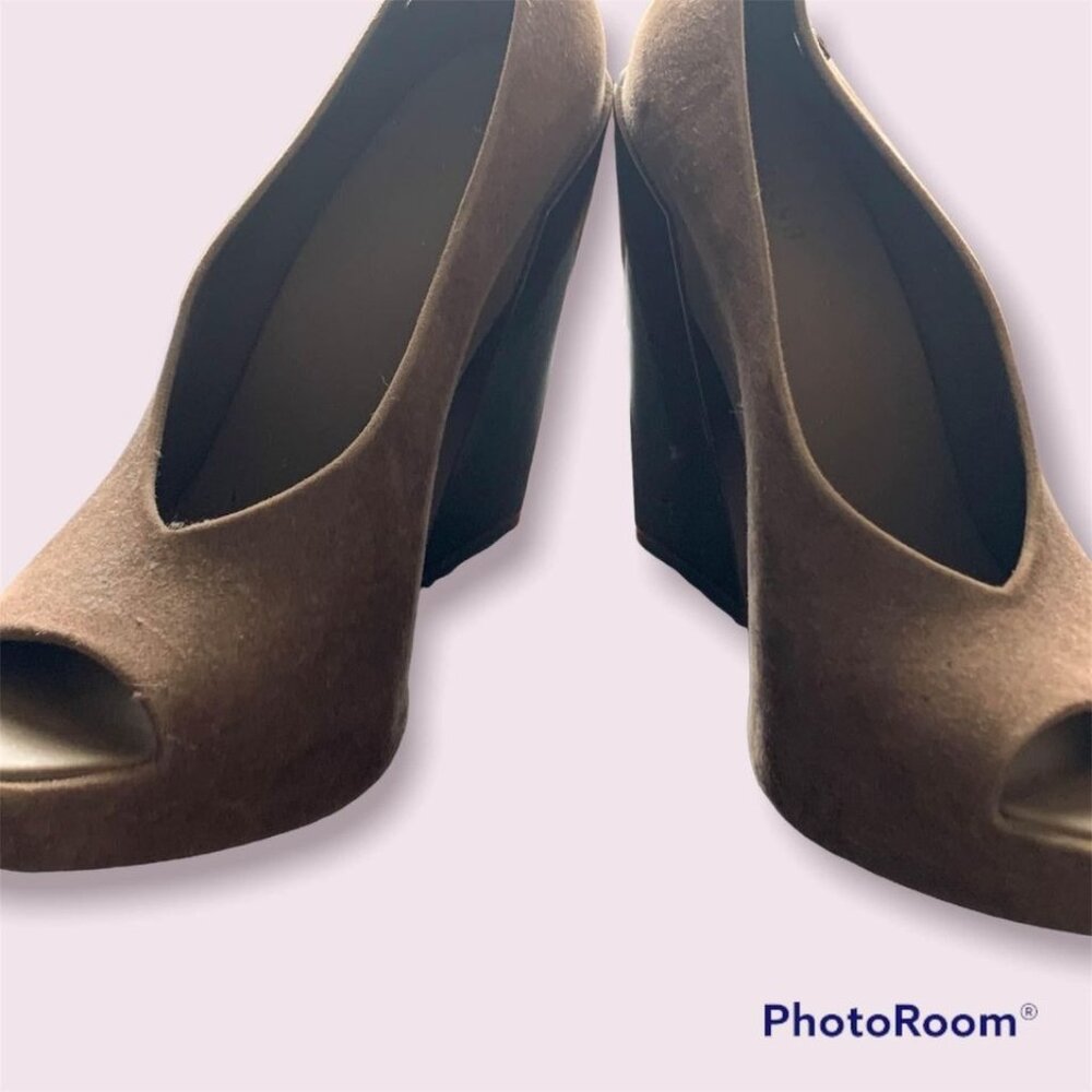 ✌️ 2/$40 ✌️ Melissa Brown Wedge Heels sz 7, 4" Heel, Peek a Boo Toes